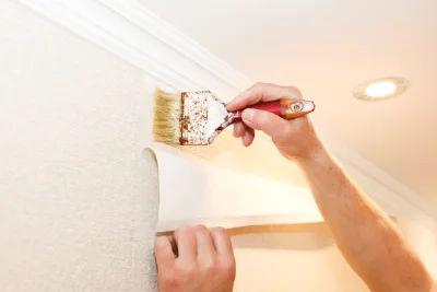 Pose de papier peint à Lucy — revêtements muraux et toiles de verre